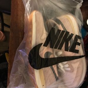 Women’s Blush Nike Internationalist tennis shoe